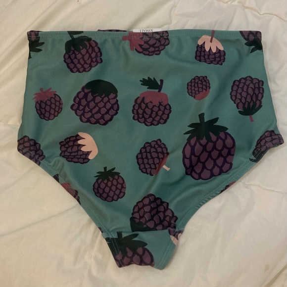 *NWOT* Nettle’s Tale bikini set - Picture 5 of 6